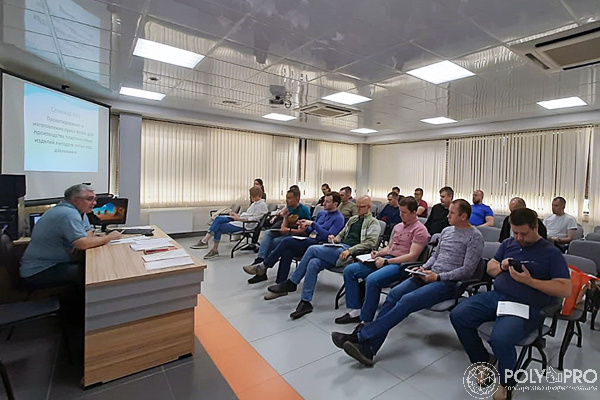 На курсах МНПЦ по литьевым пресс-формам новый преподаватель