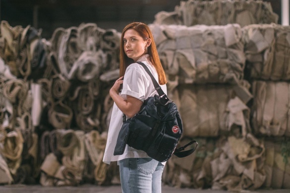 Бренд Prada выпустил коллекцию сумок из вторичного пластика
