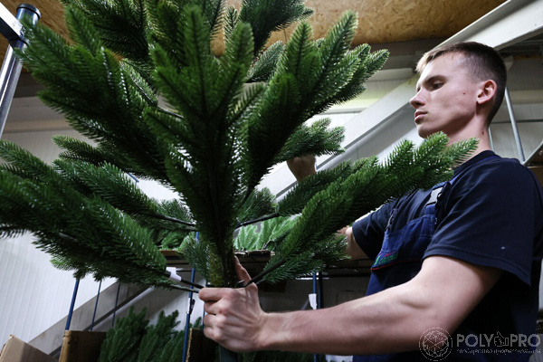 Производителей искусственных елок в России обяжут отвечать за их переработку