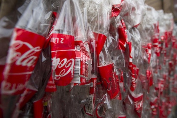 Coca-Cola и X5 запустили пилотный проект по рециклингу ПЭТ-бутылок
