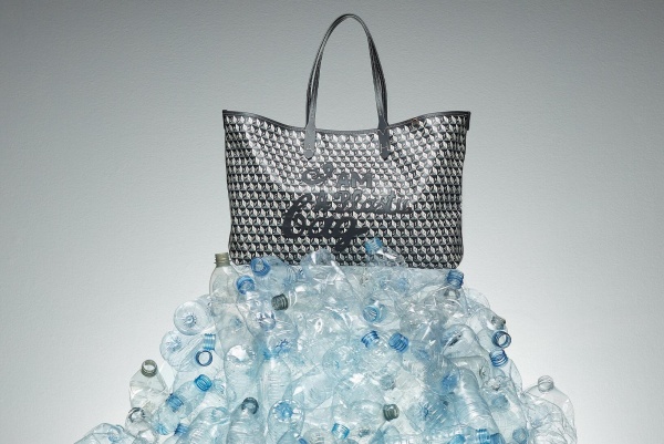Британский дизайнер выпустила коллекцию сумок из переработанного пластика