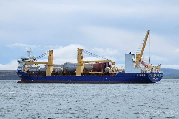 Первое в этом году судно с оборудованием для Амурского ГХК пришло в акваторию Де-Кастри