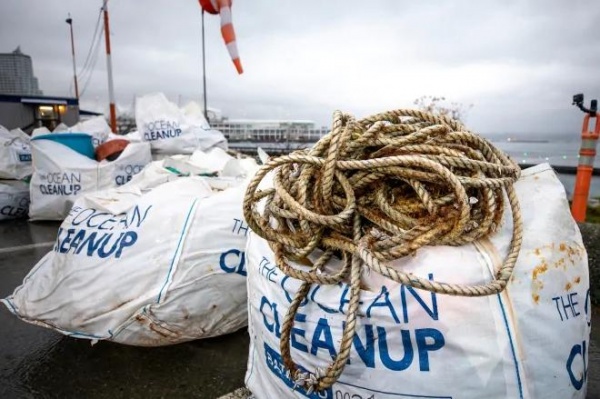 Ocean Cleanup собрал первую партию пластикового мусора из океана