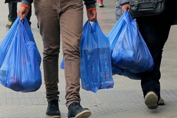 Пластиковые пакеты: найти альтернативу и запретить