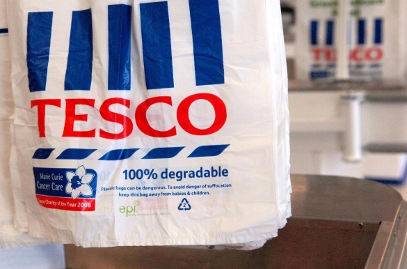 Британские торговые сети отказываются от пластиковых пакетов