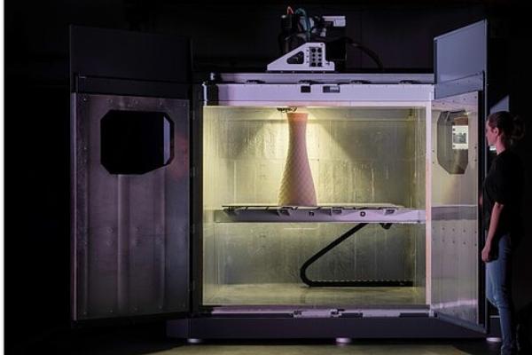 На российский рынок выходят крупноформатные 3D-принтеры для печати пластиковыми гранулятами