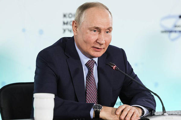 Владимир Путин поручил поддержать производство малотоннажной химии