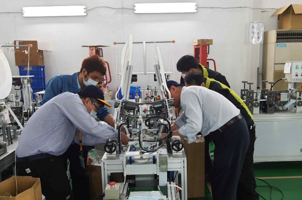 На Тайване для борьбы с коронавирусом создали «сборную» по производству медицинских масок
