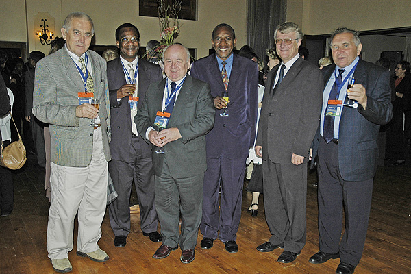 Г.Е. Заиков с участниками конференции по старению полимеров в г. Претория, ЮАР. 2014 г.