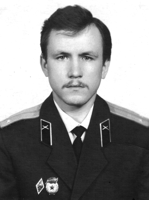 Старший гвардии лейтенант-инженер В.А. Гончаренко